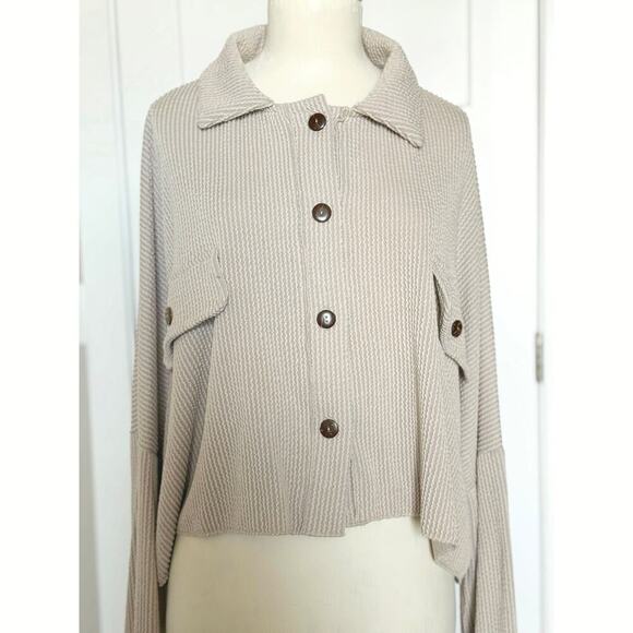 Altar'd State Women’s Ribbed Pocket Cropped Button Down Top Size L Tan - Picture 4 of 6
